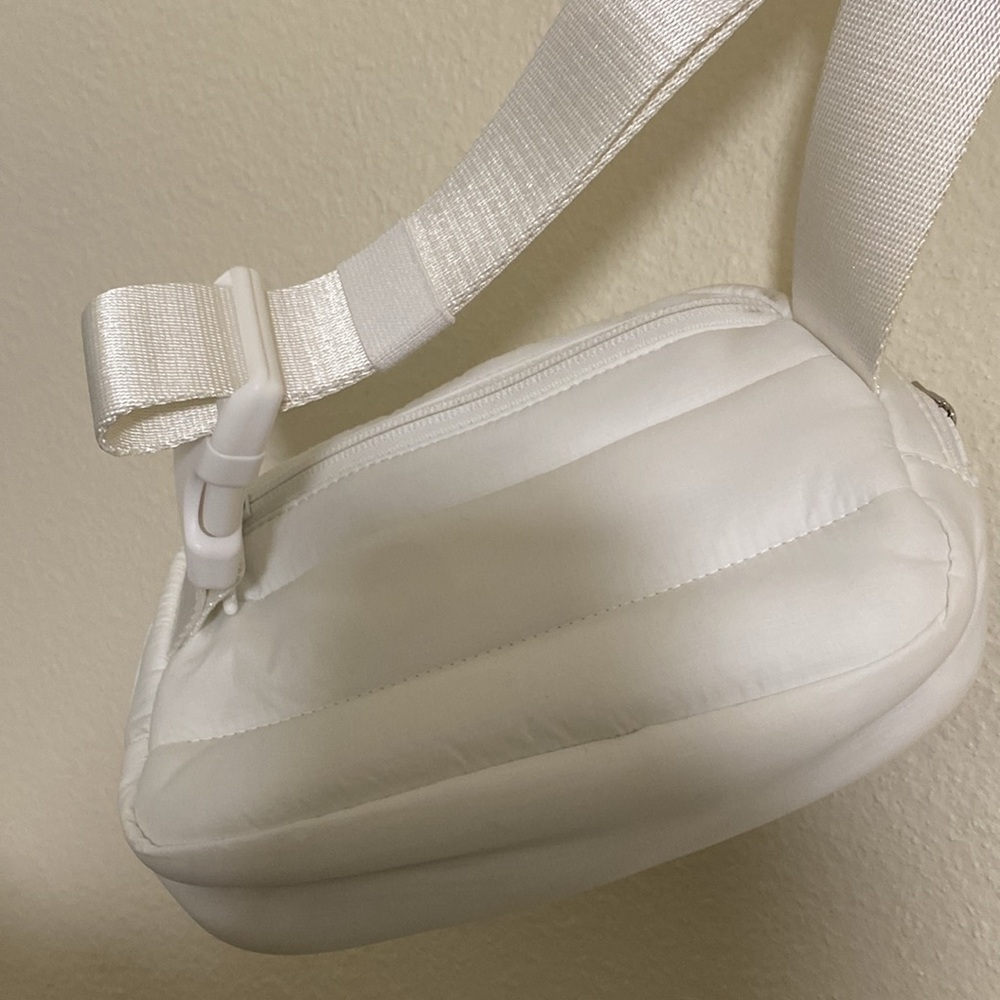 Lululemon White Wunder Puff 1L Fanny Pack Belt Bag Adjustable Strap - Picture 4 of 9